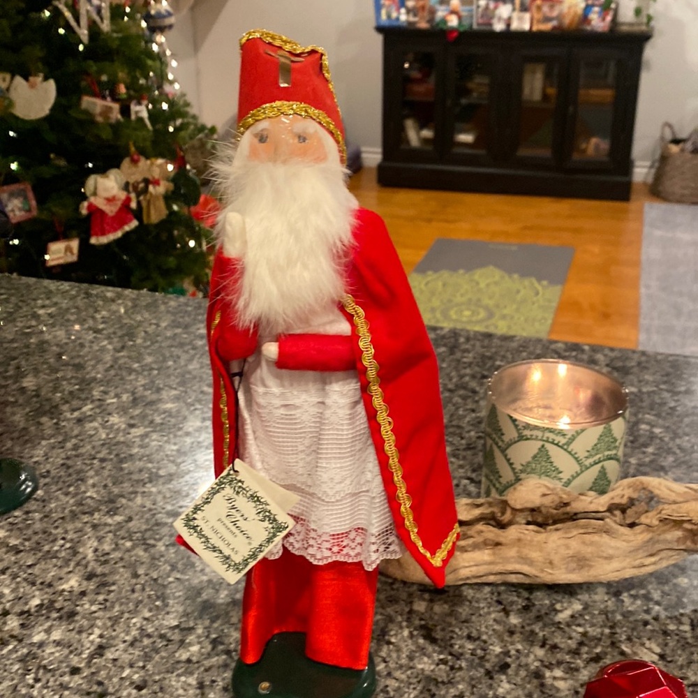 Byers’ Choice Ltd. The Carolers St. Nicholas with tags 1988